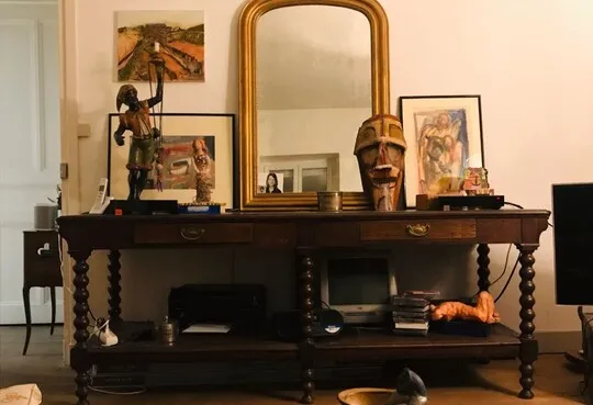Meuble ancien en bois à vendre chez un antiquaire près de Lyon