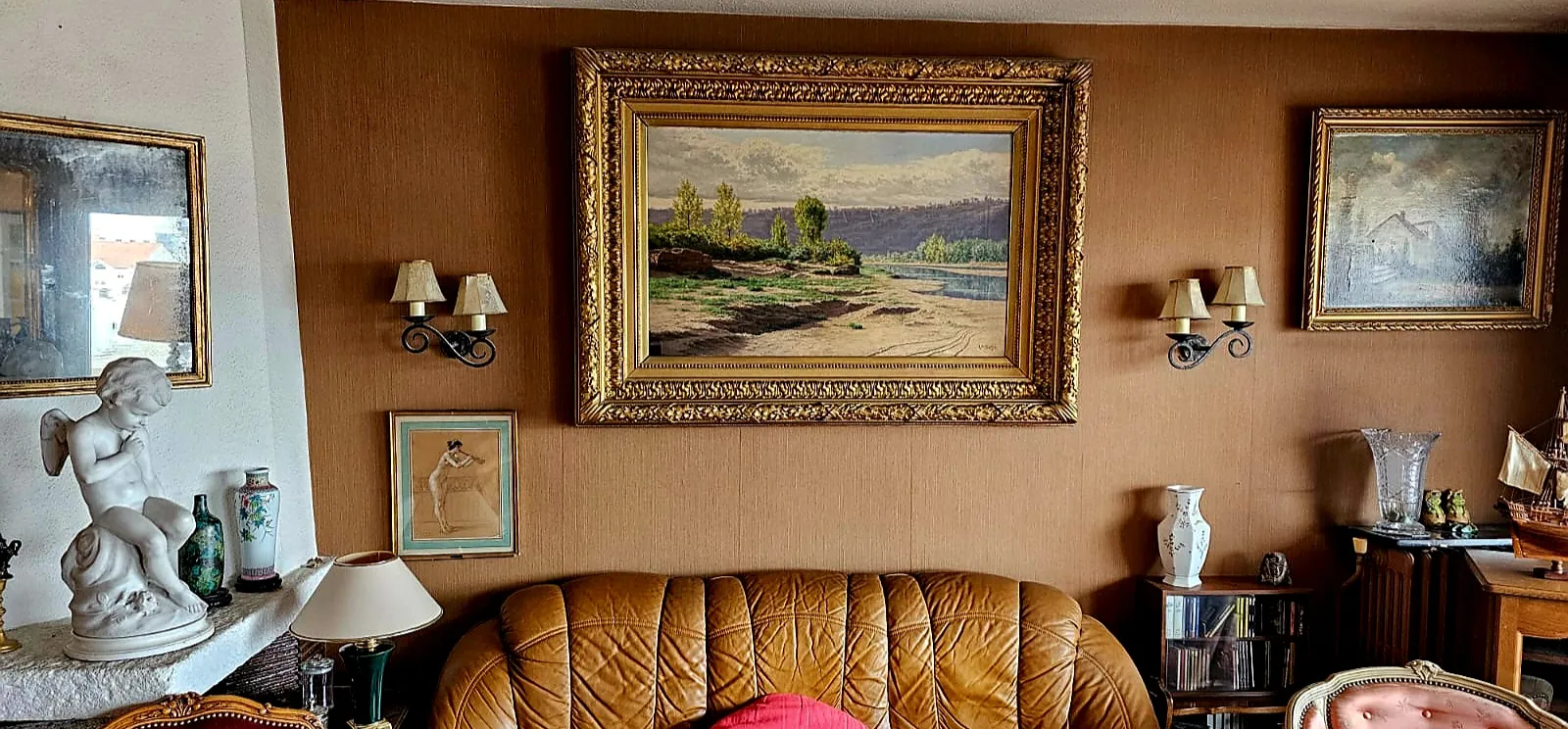 Objet d'art ou de décoration à vendre chez un antiquaire près de Lyon