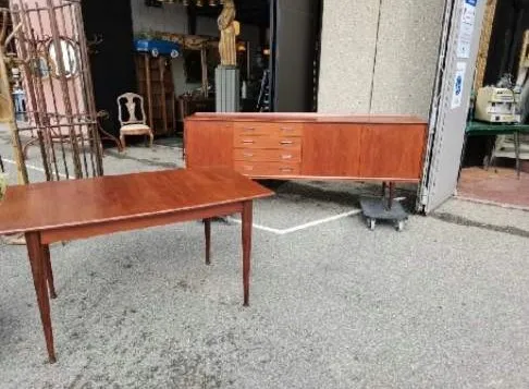 Meuble d'occasion à vendre chez un antiquaire près de Lyon