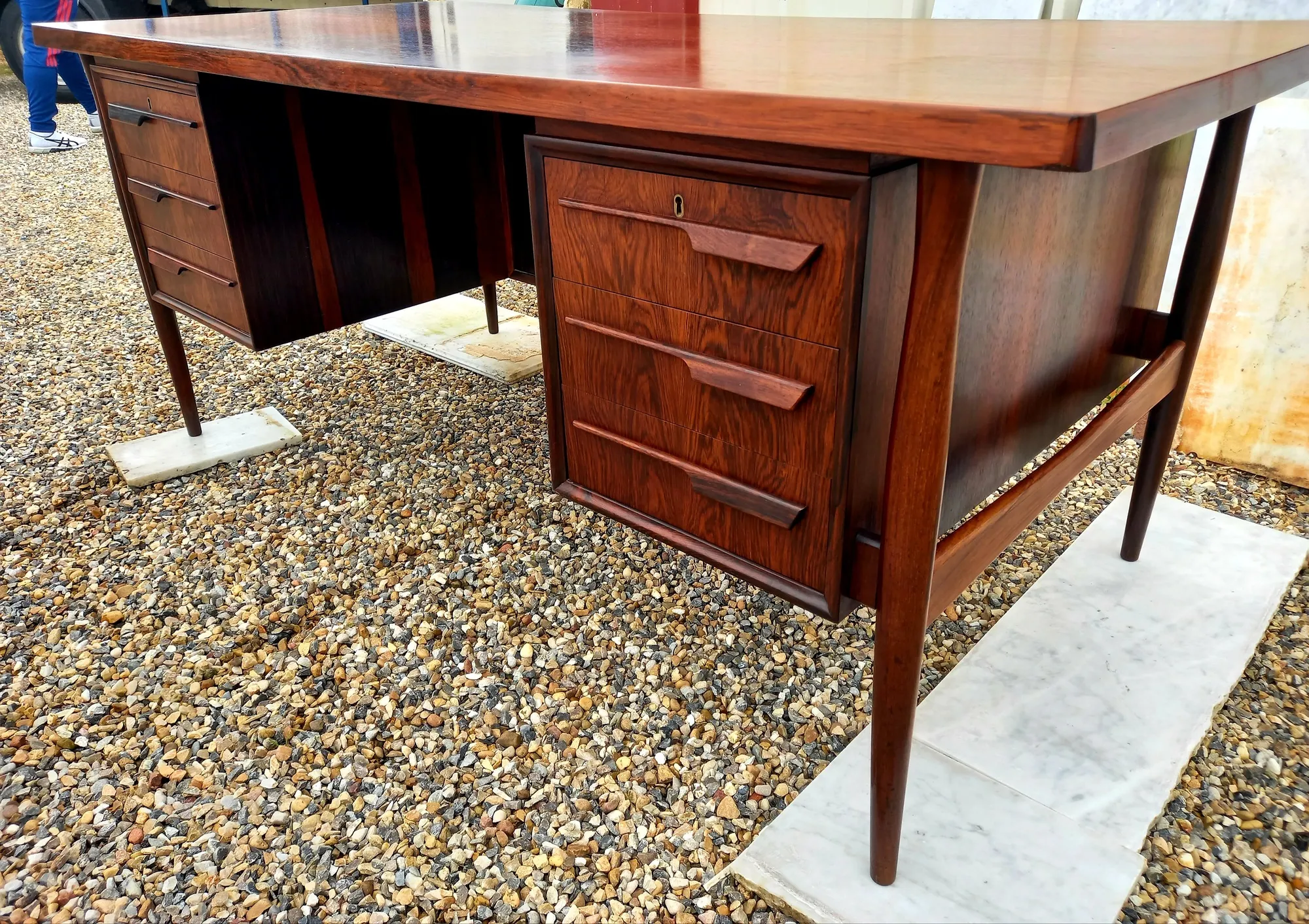 Meuble scandinave à vendre chez un antiquaire près de Lyon