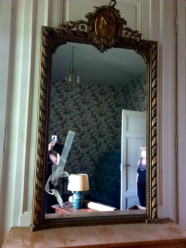 Objet d'art ou de décoration à vendre chez un antiquaire près de Lyon