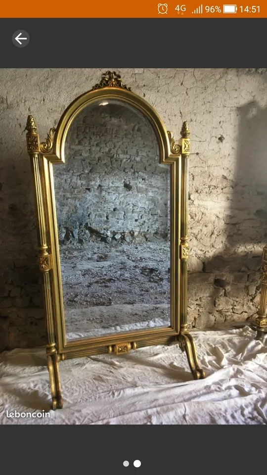 Objet d'art ou de décoration à vendre chez un antiquaire près de Lyon