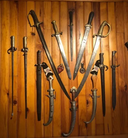 Objet d'art ou de décoration à vendre chez un antiquaire près de Lyon