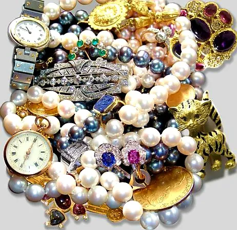 Bijoux anciens, perles, broches serties et montres en vrac