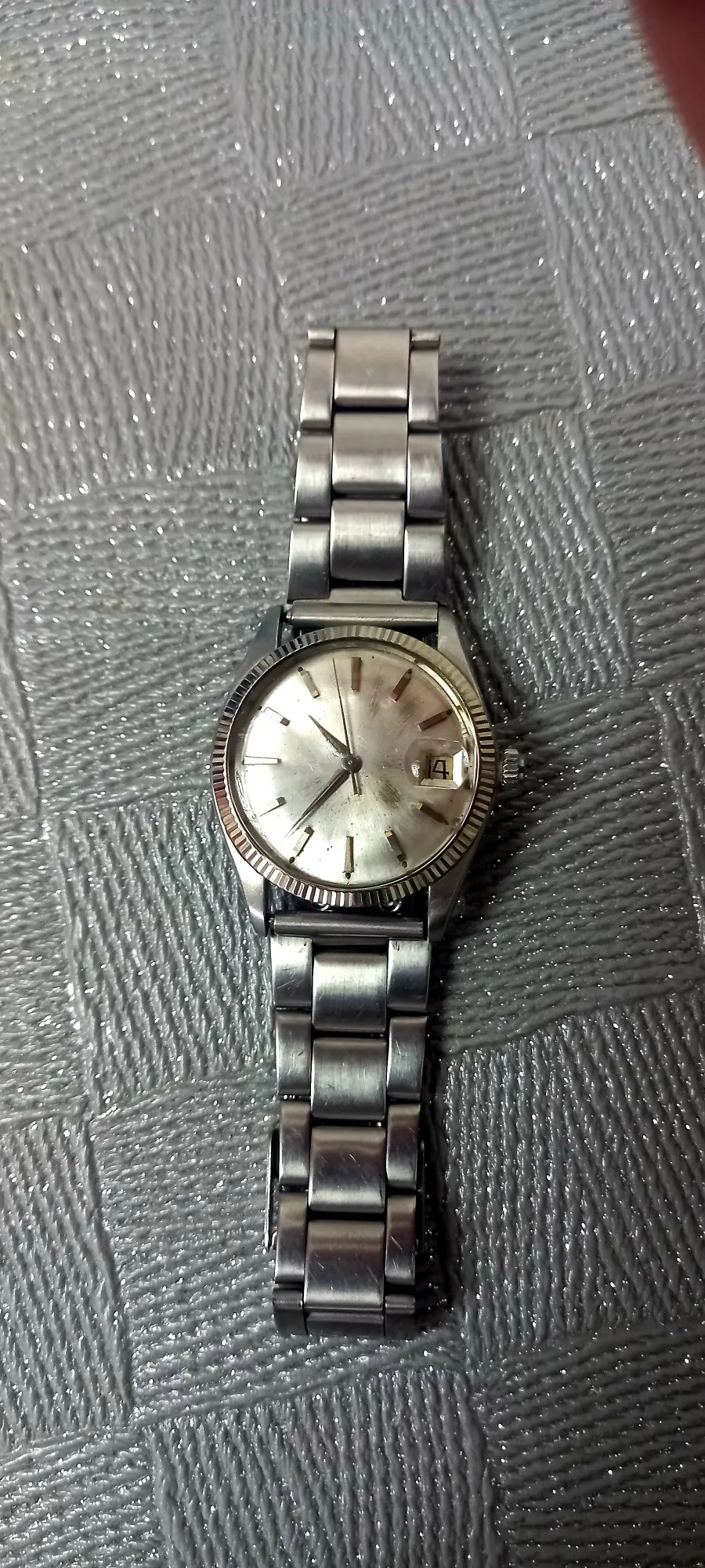 Montre ancienne à vendre chez un antiquaire près de Lyon