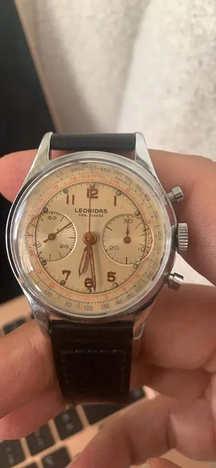 Montre ancienne à vendre chez un antiquaire près de Lyon