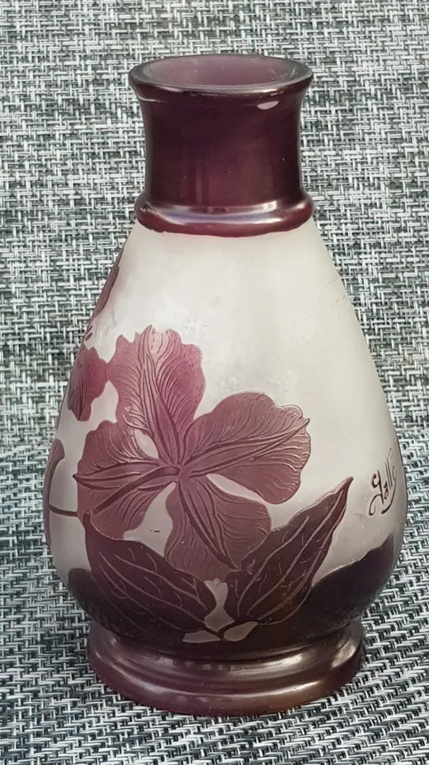 Vase ancien à vendre chez un antiquaire près de Lyon
