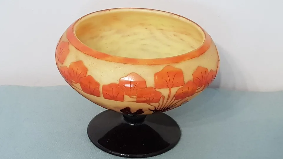 Vase ancien à vendre chez un antiquaire près de Lyon