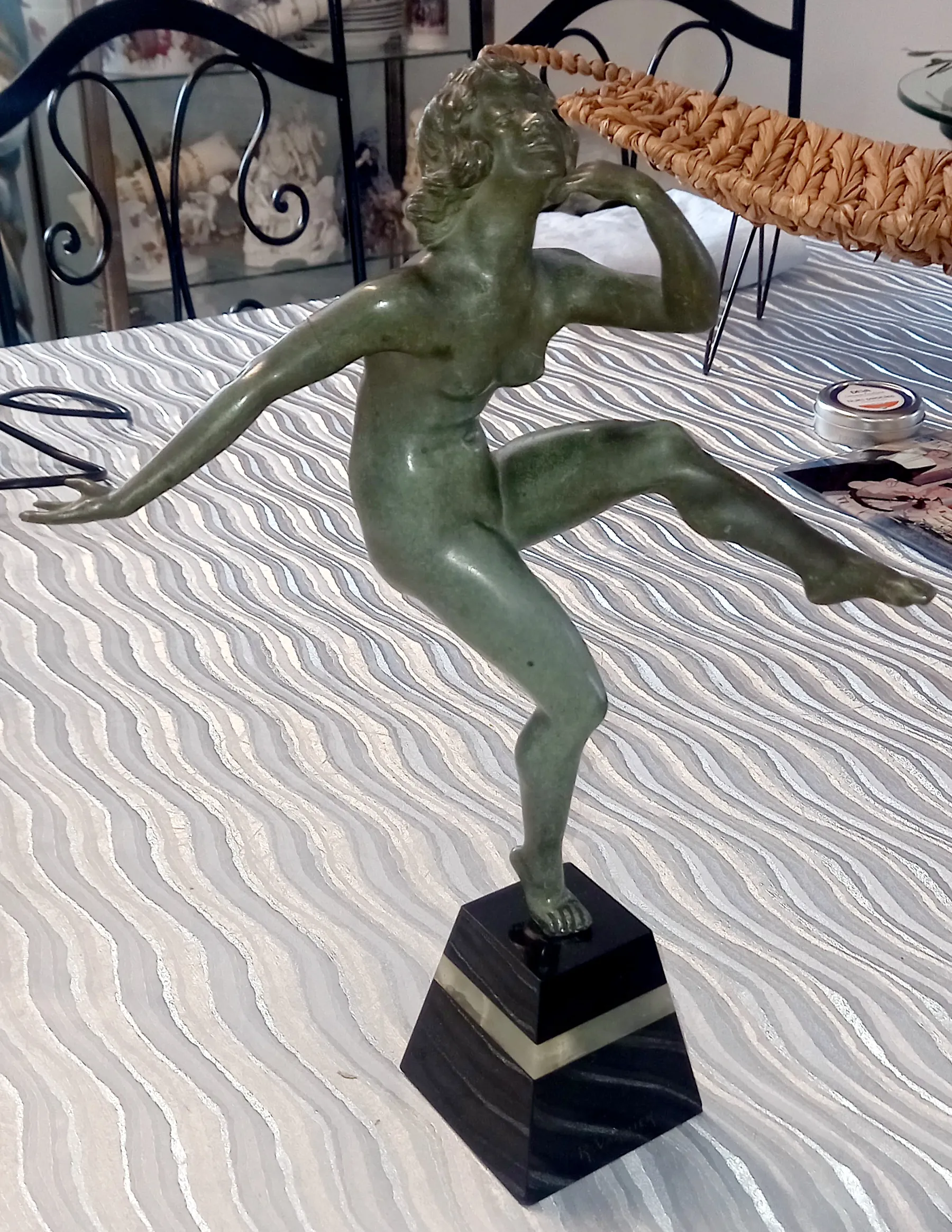 Statue en bronze à vendre chez un antiquaire près de Lyon